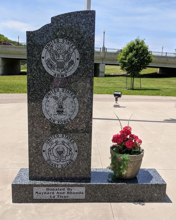 Lake Superior Green&reg; Example Monument